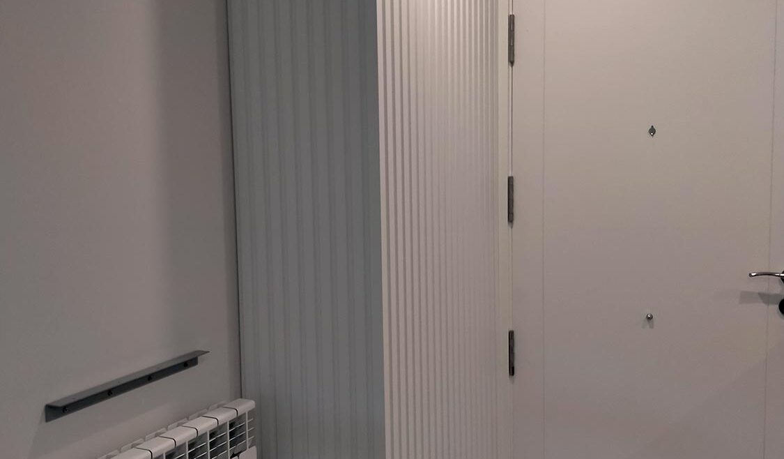 Armario recibidor alistonado